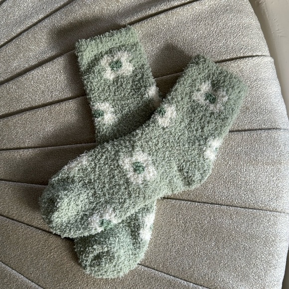 Accessories - 3/$15 Brand New Plush Floral Daisy Cozy Socks